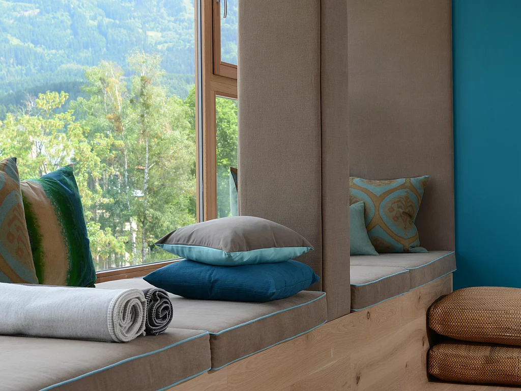 Sitzbank im SichtSPA im Hotel Moserhof in Seeboden am Millstätter See in Kärnten