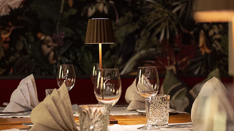Inneneinrichtung im Restaurant mo.wi am Millstätter See
