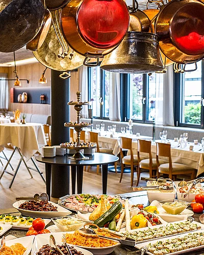 Genuss hat einen Namen: mo.wi Regional. Saisonal. Kreativ. Im mo.wi Restaurant & Bar stehen frische Zutaten, ehrliche Küche und echter Genuss im Mittelpunkt.