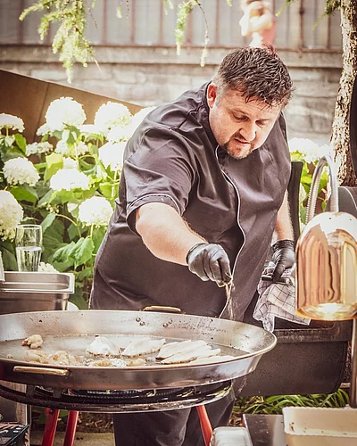 Vatertag im Moserhof Am Vatertag wird bei uns angegrillt! Freut Euch auf Köstlichkeiten vom OFYR-Grill, entspannte Stimmung im Garten und genussvolle Stunden mit Euren Lieblingsmenschen. Beginn: