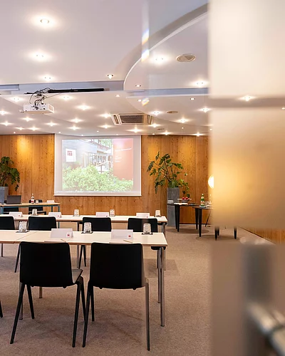 Arbeiten mit Lifestyle – Co-Working im @hotelmoserhof Mitten in Seeboden am Millstätter See bietet der Moserhof einen Arbeitsplatz, der Ruhe, Fokus und inspirierende Umgebung verbindet – ideal...