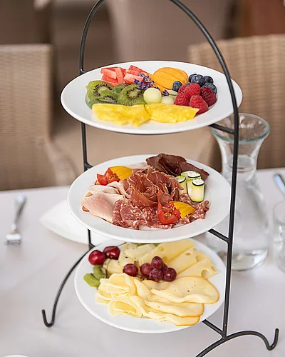 Zum Muttertag am 10.05. – Danke sagen & Zeit schenken Schenke Wellness , Genuss ️ und gemeinsame Momente ️ mit den Muttertags-Angeboten des @hotelmoserhof.