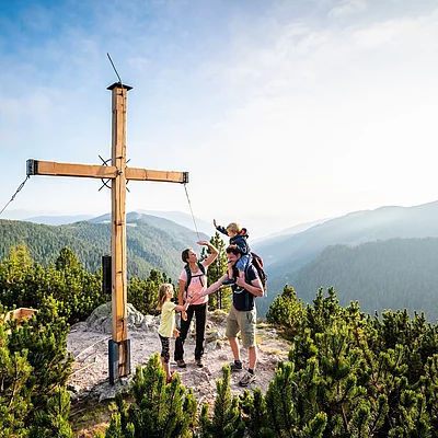 Lebe Moserhof Familienzeit – Frühbucherbonus Sommerauszeit im Zeitraum 01.07.2026 – 23.08.2026: 7 Nächte voller Entspannung, Genuss und gemeinsamer Familienmomente.